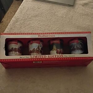 Budweiser Festive Red and White Pint Glass Set